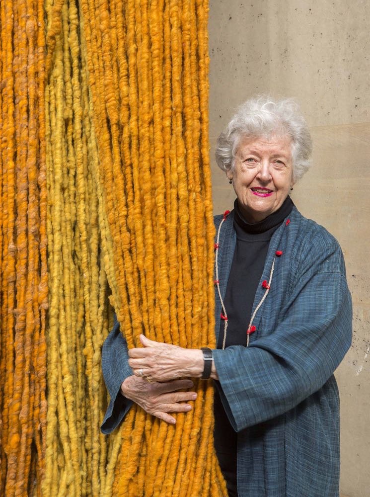  Ausstellung: Sheila Hicks – Garn, Bäume, Fluss