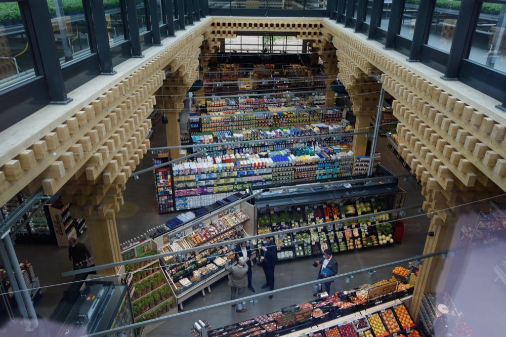 Rewe eröffnet Supermarkt mit Dachfarm