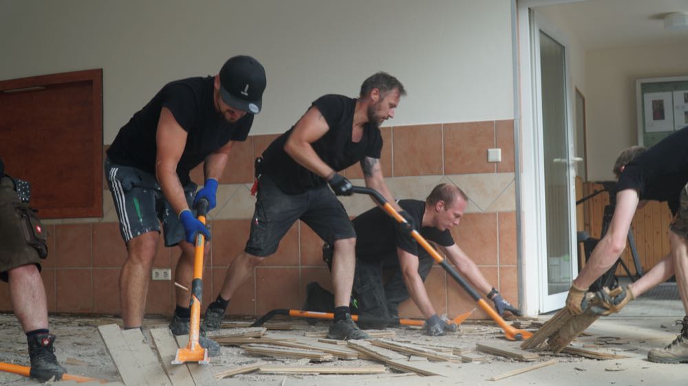  Hochwasser: Branche hilft den Betroffenen