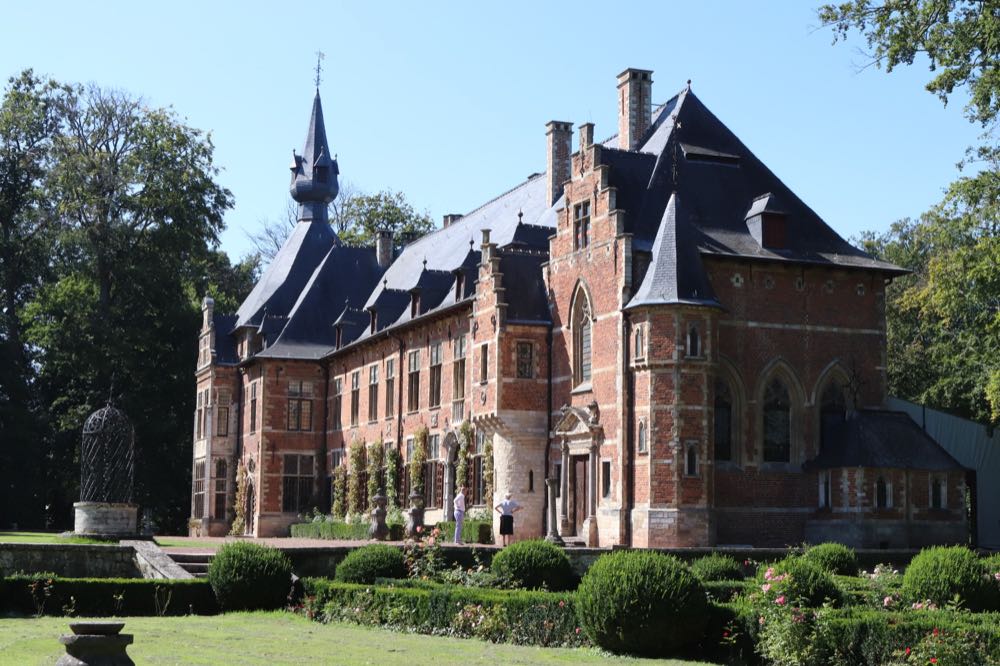 Workcamp Parquet restauriert Schloss-Saal in Belgien