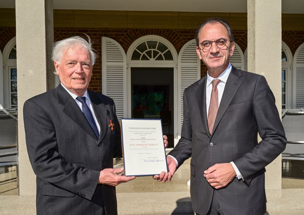  ZDB: Ehrenpräsident Dr. Loewenstein erhält Bundesverdienstkreuz 1. Klasse