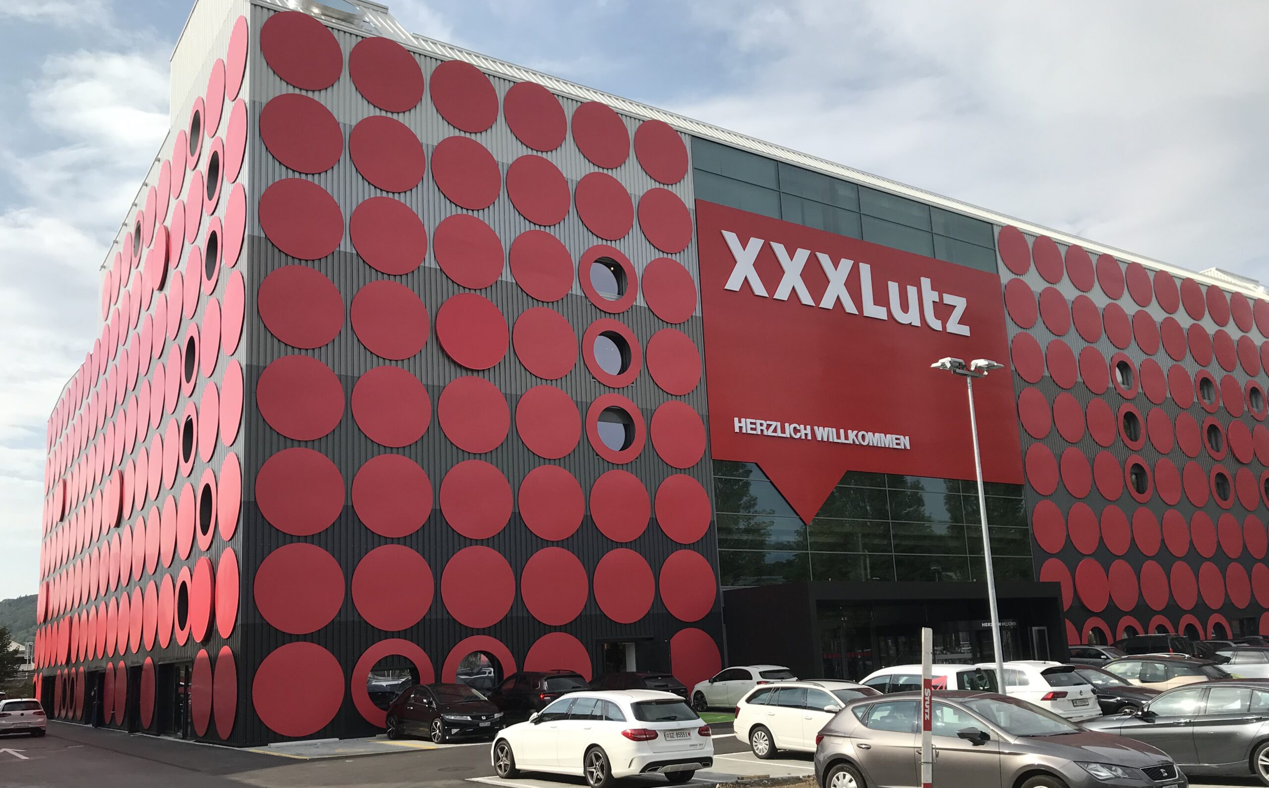  XXXLutz: Zweites Einrichtungshaus in der Schweiz eröffnet