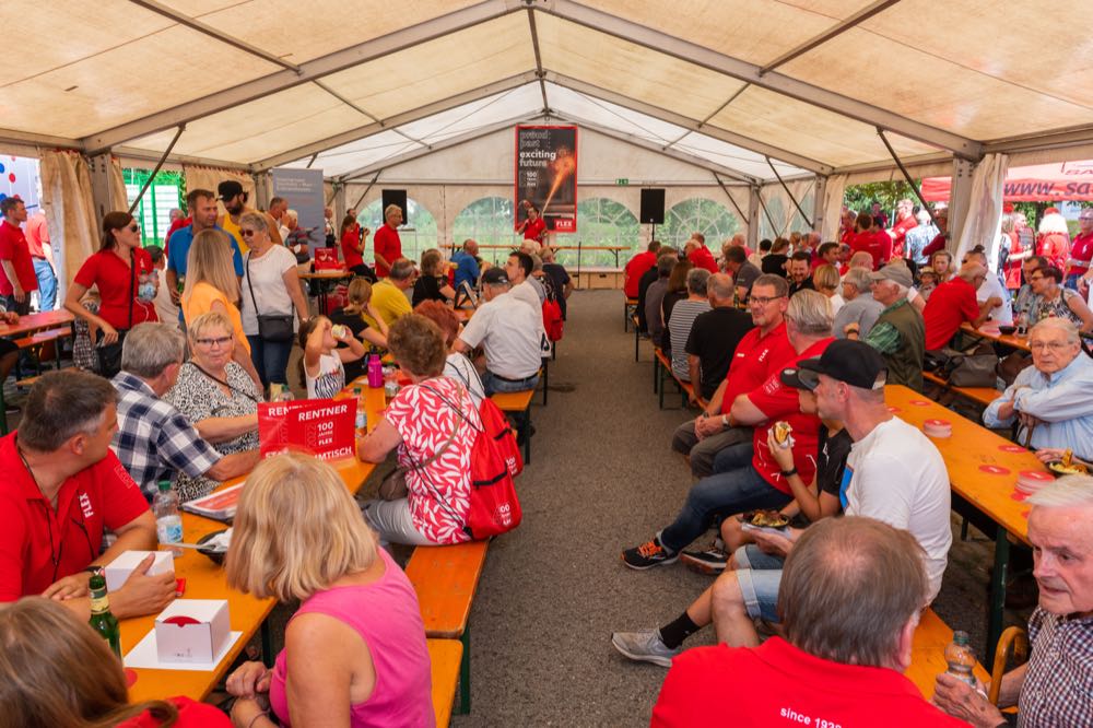  Flex feierte 100-jähriges Jubiläum mit Tag der offenen Tür