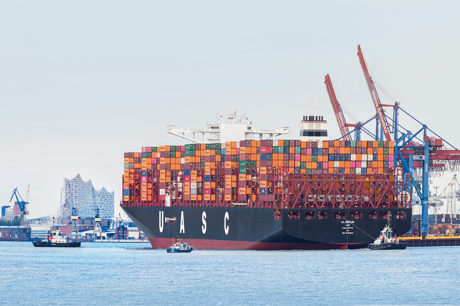 400 m lang, 19.870 TEU (20“-Standardcontainer) Ladevermögen: Die „Al Nefud“ ist eins der größten Schiffe von Hapag Lloyd. Containerschiffahrt: Lage normalisiert sich
