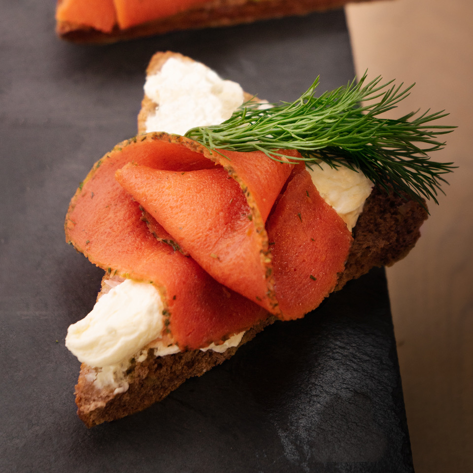 Revo Foods stellt Gravlax, Lachs- und Thunfischaufstrich vor