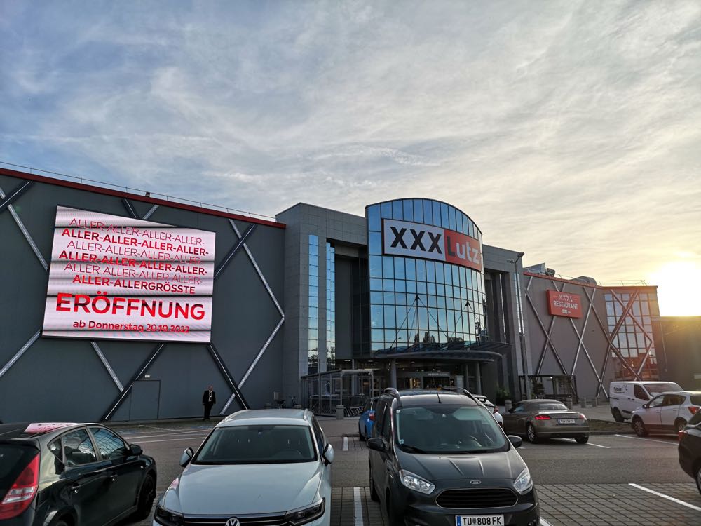 XXXLutz eröffnet erweiterte Filiale in  Langenrohr
