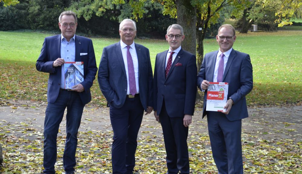 Sopro Bauchemie setzt seinen Wachstumskurs fort (von links): Marketingleiter Lutz Reitemeier, die beiden Geschäftsführer Andreas Wilbrand und Michael Hecker sowie der Leiter der Anwendungstechnik/Objektberatung, Mario Sommer, stellten die jüngsten Zahlen zur Unternehmensentwicklung beim Pressegespräch in Mainz vor. Sopro-Bauchemie: Im Baustoff-Bereich stärker Fuß fassen