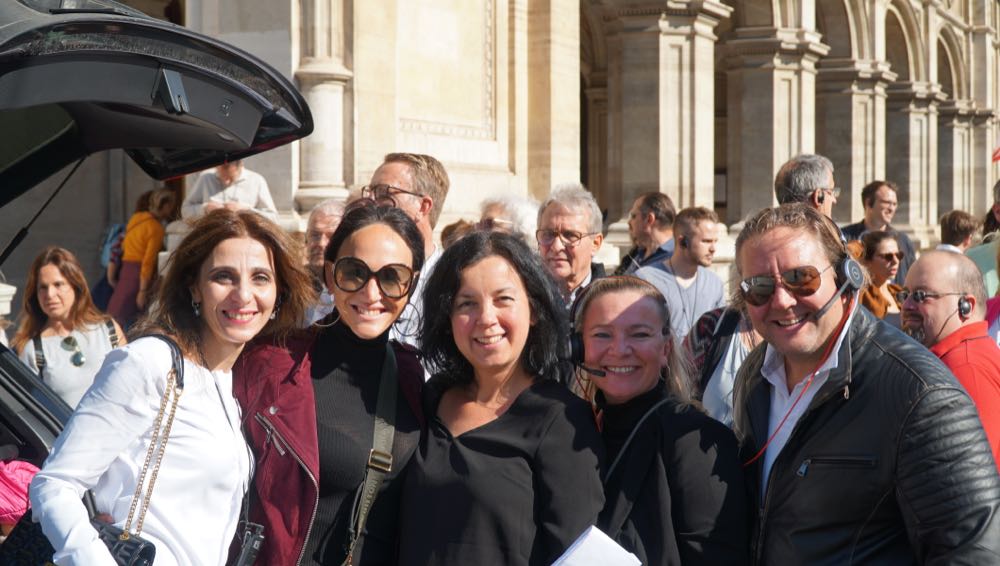Zugang zu den kulturellen und kulinarischen Highlights Wiens ermöglichten Claudius Proll (rechts) und seine Ehefrau Kerstin Proll (Zweite von links) vom österreichischen Leisten- und Profilherstellers Kügele. Sie organisierten für die Teilnehmer eine Stadtführung. Das Bild zeigt zudem Asya Avakyan (Decor Union, links), Anna Meyer (Projektleiterin Netzwerk Boden, Dritte von links) und Natascha Grabner (Kügele, Vierte von links). Netzwerk Boden: Neues Projekt stärkt visionäre Handwerksbetriebe