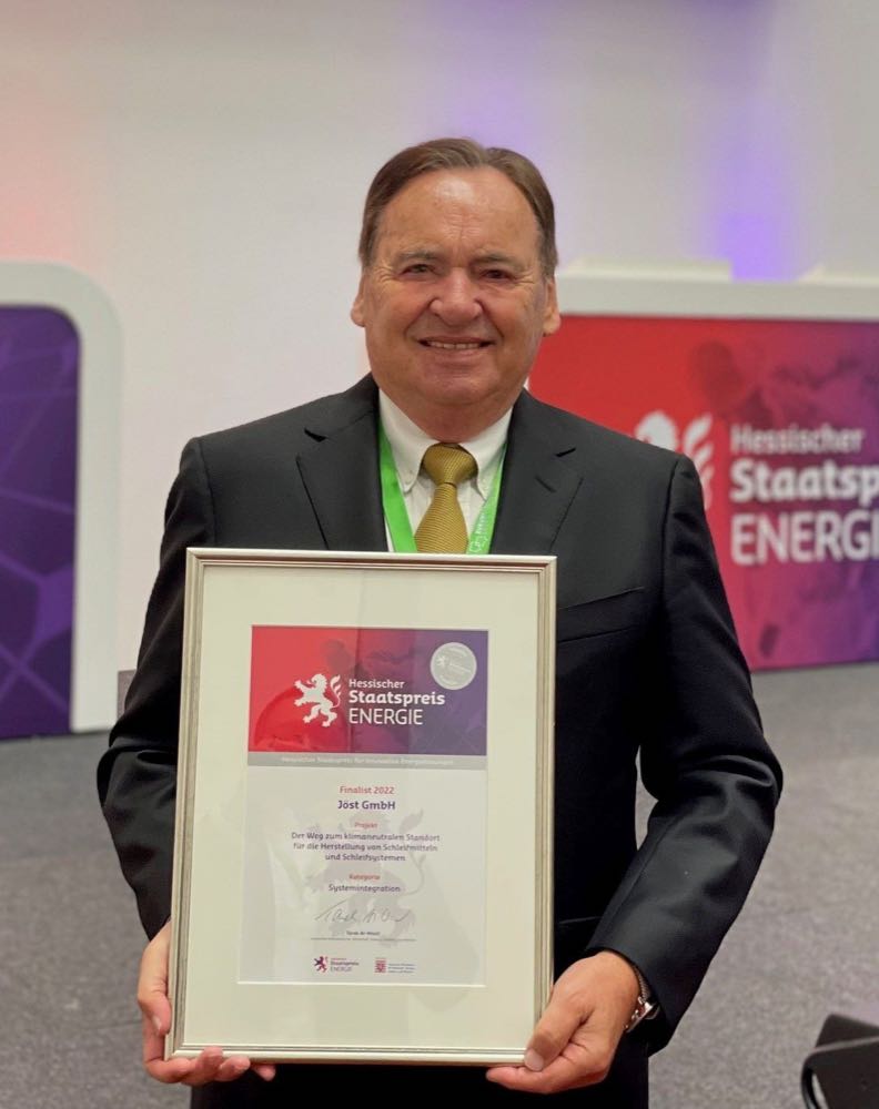 Stolzer Finalist beim hessischen Staatspreis 2023: Firmengründer Peter Jöst. Hessischer Staatspreis: 2. Platz geht an Schleifmittelhersteller Jöst