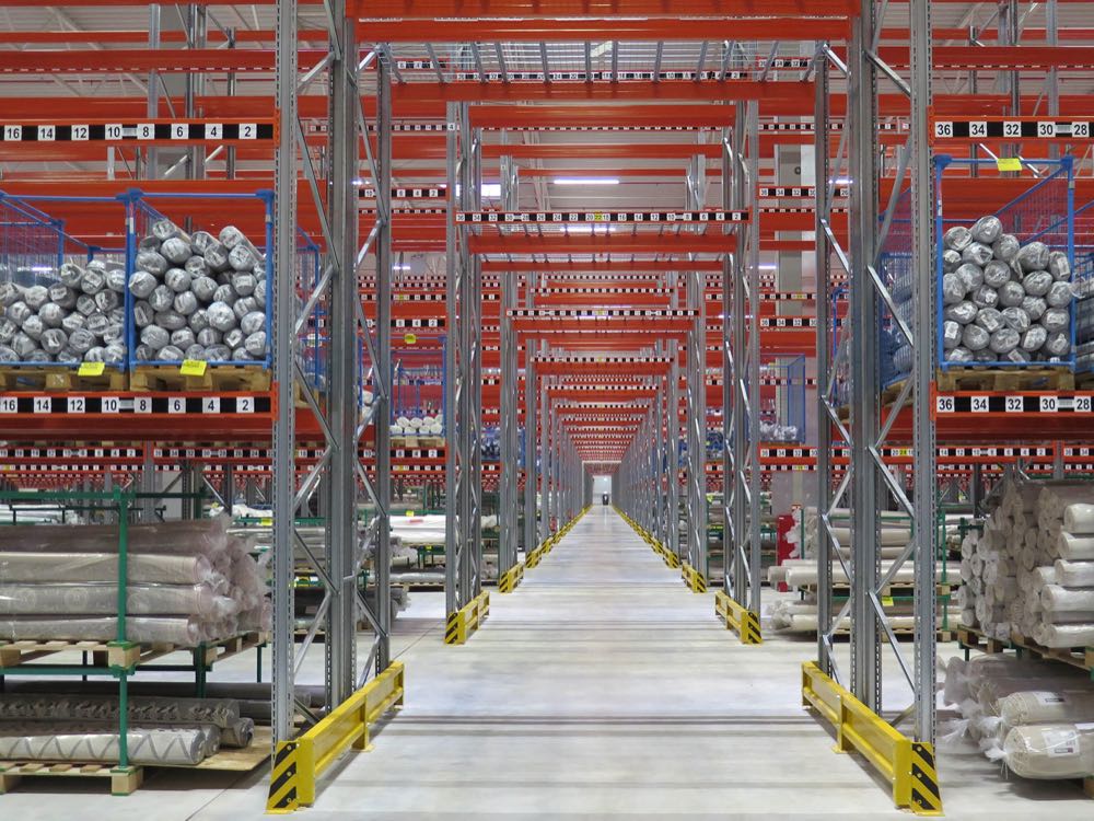 Hermes / Otto: New warehouse for 320,000 rugs