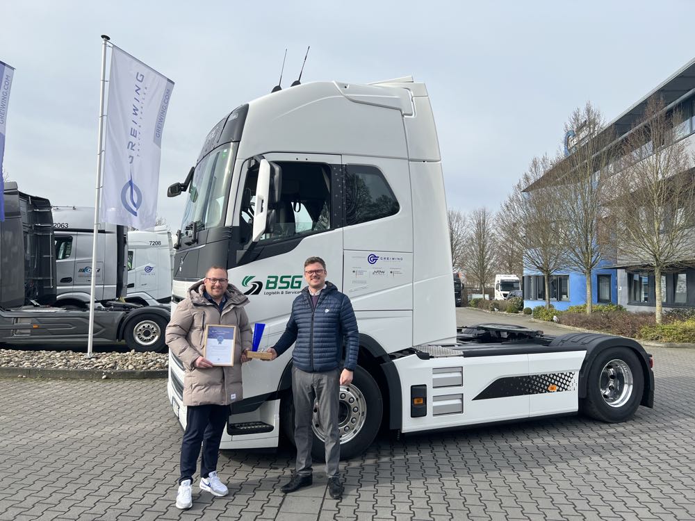 Erster E-Lkw in Betrieb und erster Lkw tankt Klimadiesel