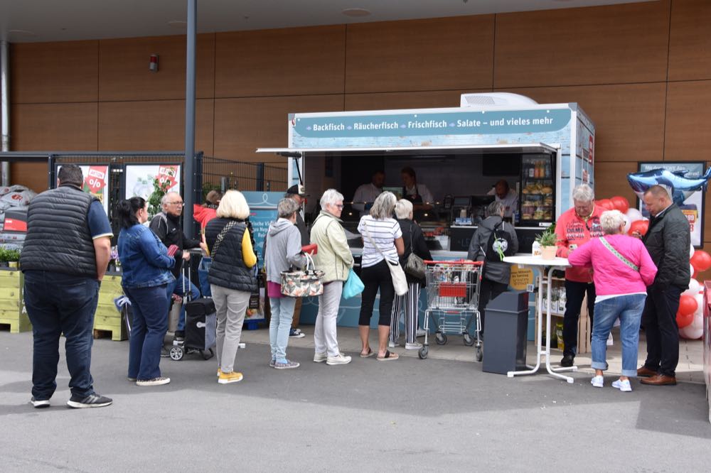 Rewe präsentiert Testkonzept für Fischfeinkostwagen