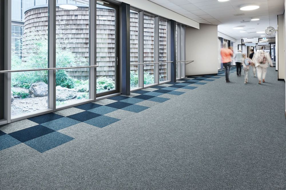 Nadelvlies ist einer der wenigen Gewinner in der deutschen Bodenbelagsproduktion 2022. Das Foto zeigt Nadelvlies der Marke Forte von Forbo Flooring. Deutlich weniger Bodenbeläge aus deutscher Produktion