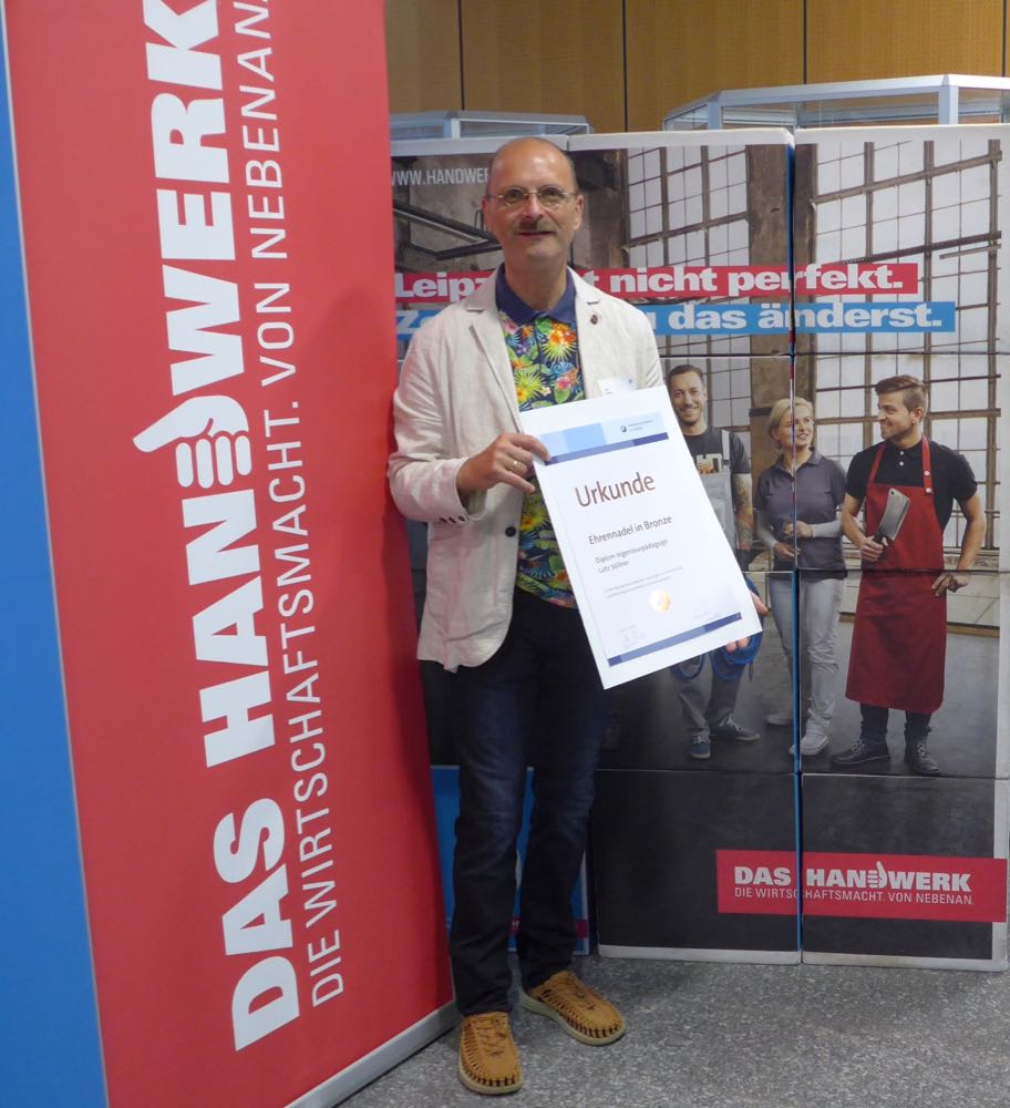  Berufsschullehrer Lutz Söllner mit Ehrennadel der HWK zu Leipzig in Bronze geehrt