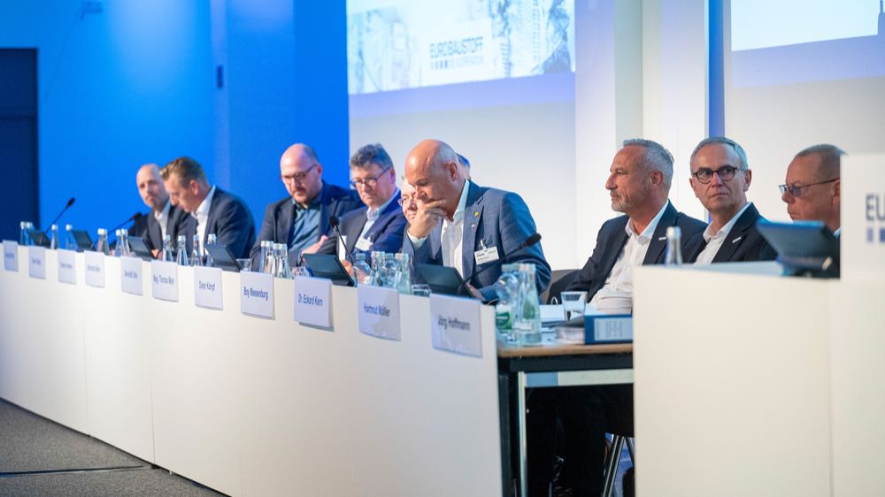 Eurobaustoff-Gesellschafterversammlung: Gemeinsam die Krise meistern