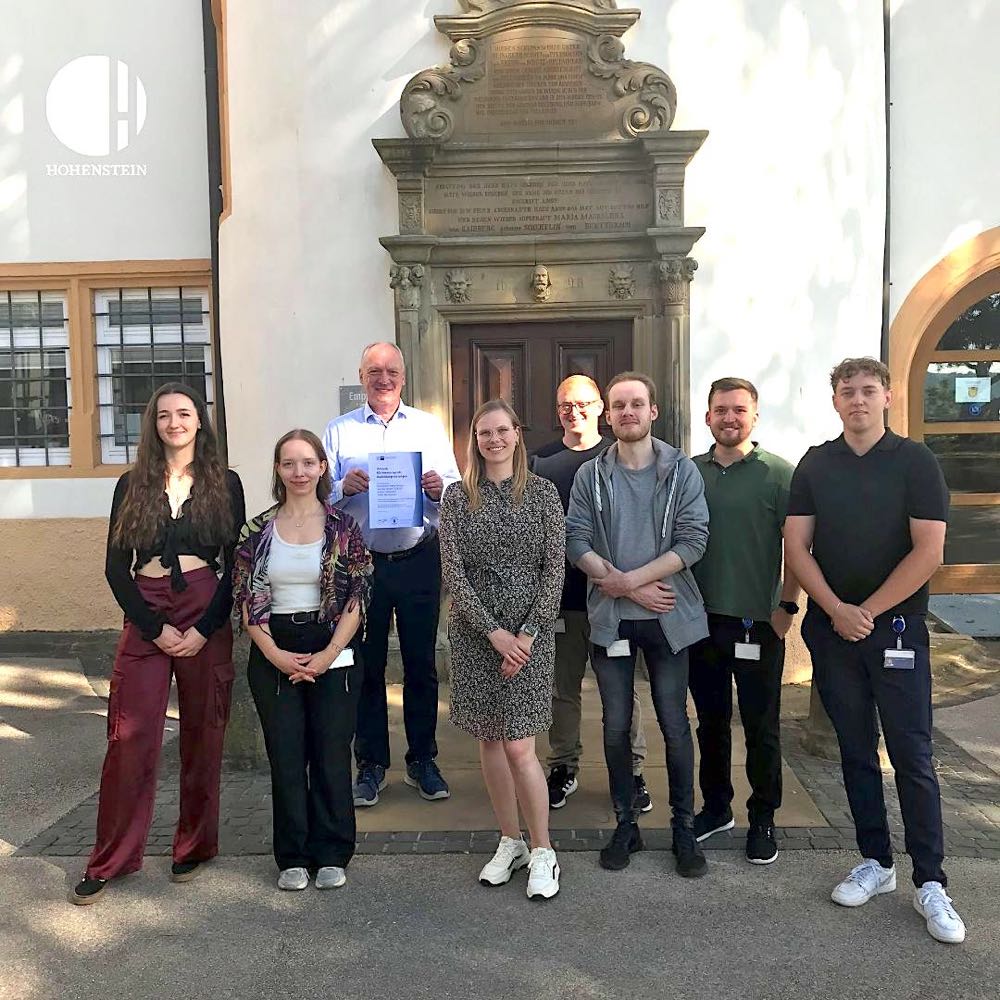 Auszubildende bei Hohenstein schneiden hervorragend ab