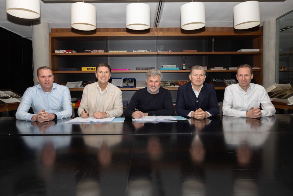 Ruud de Lange, Christiaan Roetgering, Bennie Lienesch, Maurice Roetgering und Jens Niermeyer. Coulisse übernimmt Lienesch und Sensuna