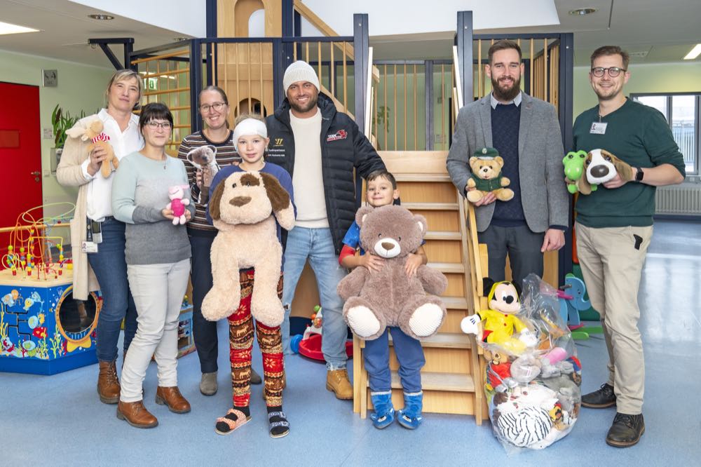 Wäscherei reinigt Spenden-Teddys für Krankenhaus