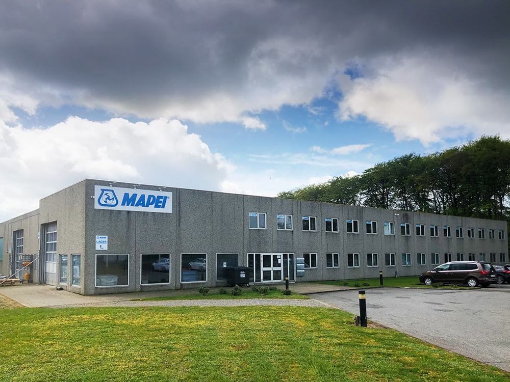 In der Produktionsstätte in Vejen werden neue Büros, ein Lager und eine Anlage zur Herstellung von Betonzusatzmitteln eingerichtet. Mapei eröffnet Werk in Dänemark