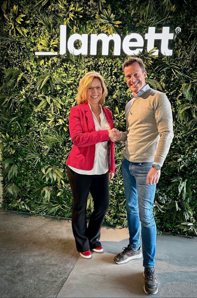 Daniela Höschler mit Sales Director Pieter-Jan Dendooven Lamett: Höschler Verkaufsleiterin Deutschland Nord-Ost