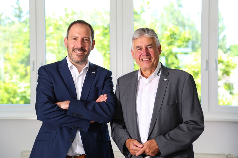 Becher verbreitert Führungsspitze und besetzt um