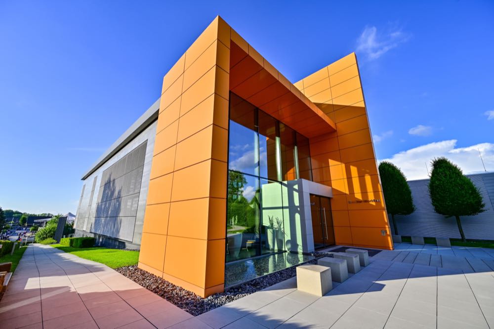 Das Symposium findet in der Schlüter-WorkBox in Iserlohn statt. Schlüter-Systems: Fortbildung rund um das Gebäudeenergiegesetz