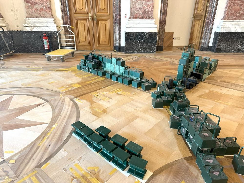 Parkettrestauratoren: Kurfürstliches Parkett in Schloss Mannheim gerettet