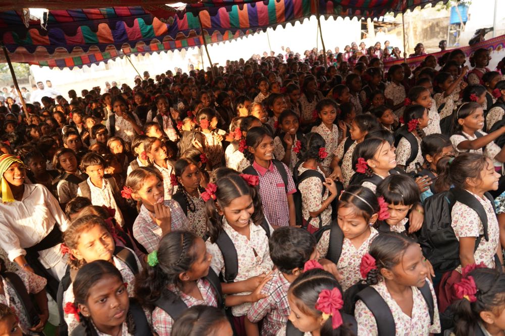 GoodTextiles Foundation stellt Schulutensilien bereit