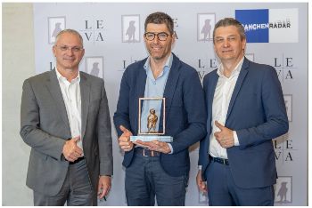 Rekord Fenster erneut als Bundessieger beim LEVA 2025 ausgezeichnet