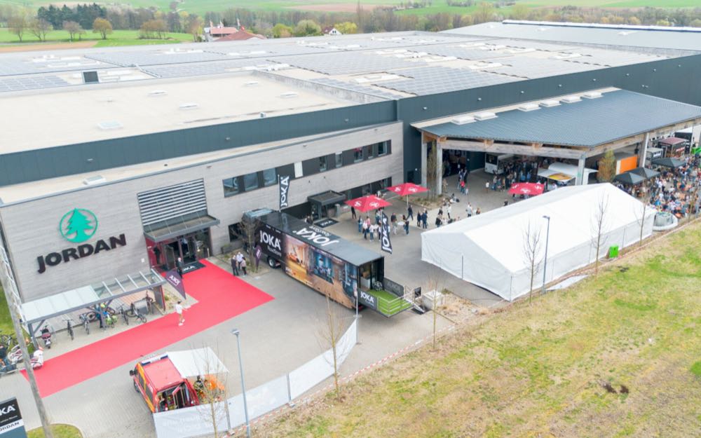 Jordan eröffnet Showroom in Warschau und eine neue Holzbauhalle in Estenfeld