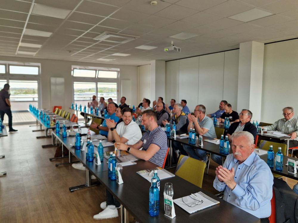 Innung Schwaben: Lebhafte Diskussion zum Umgang mit Asbest