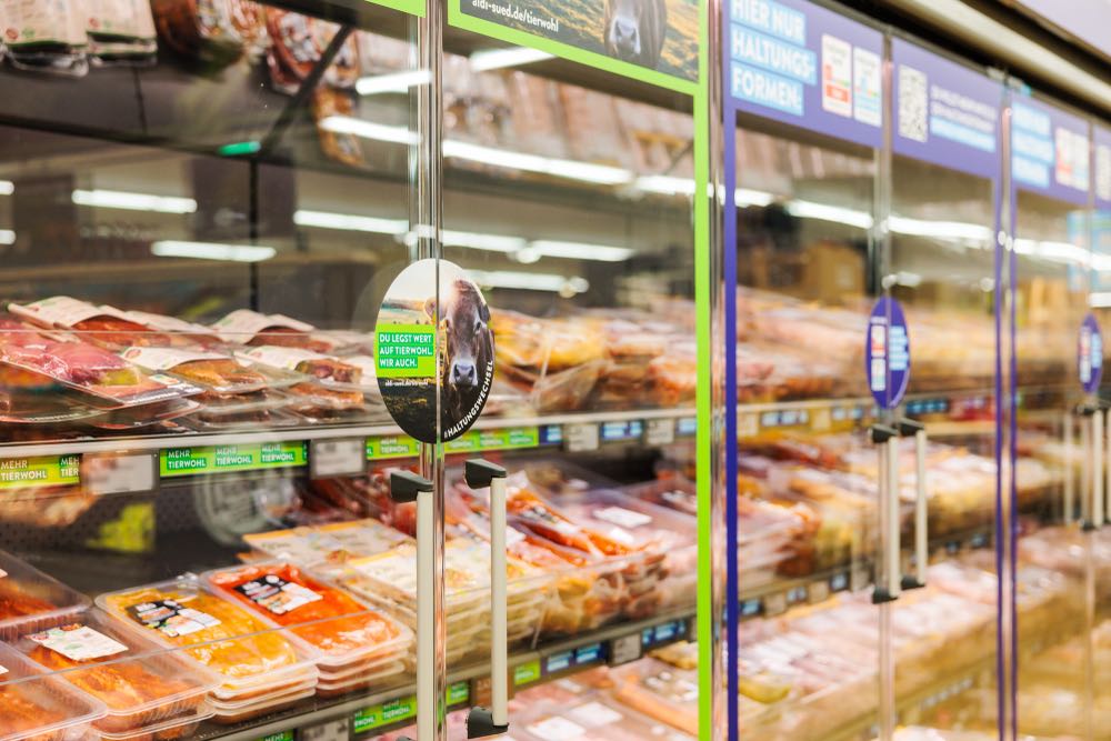 Tierische Produkte leichter finden – Aldi Süd startet ein neues Konzept in der Kühlung. Aldi Süd startet neues Konzept in der Kühlung