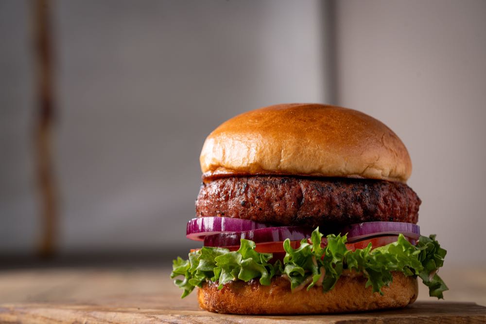 Redefine Meat erstmals im deutschen LEH verfügbar