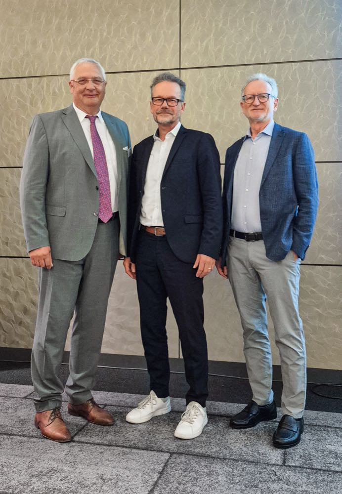 Aus dem Vorstand der Deutschen Bauchemie verabschiedet wurden (von links): Andreas Wilbrand (Sopro Bauchemie), Andreas Collignon (Wacker Chemie) und Joachim Straub (Sika Deutschland). Deutsche Bauchemie wählt neuen Vorstand in Hamburg