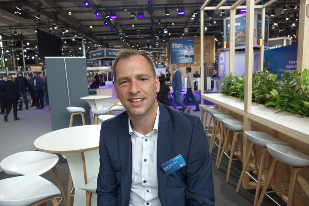 Traf in Hannover seine Kunden aus der europäischen Laminat- und Parkettindustrie: Florian Broghammer, Key Account Manager Project Sales/Flooring Homag. Ligna 2025: KI erhöht die Taktzahl