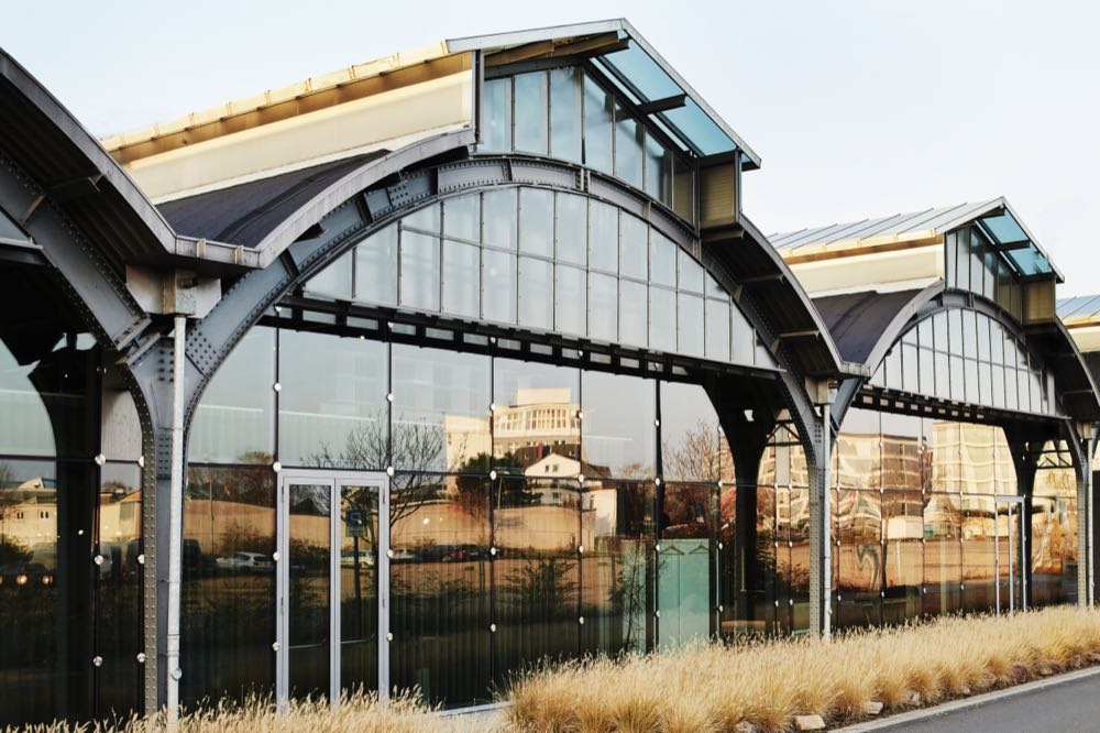 3.500 m2 Ausstellungsfläche bietet die Design Post Köln. IDD Cologne: Showrooms statt Messehallen