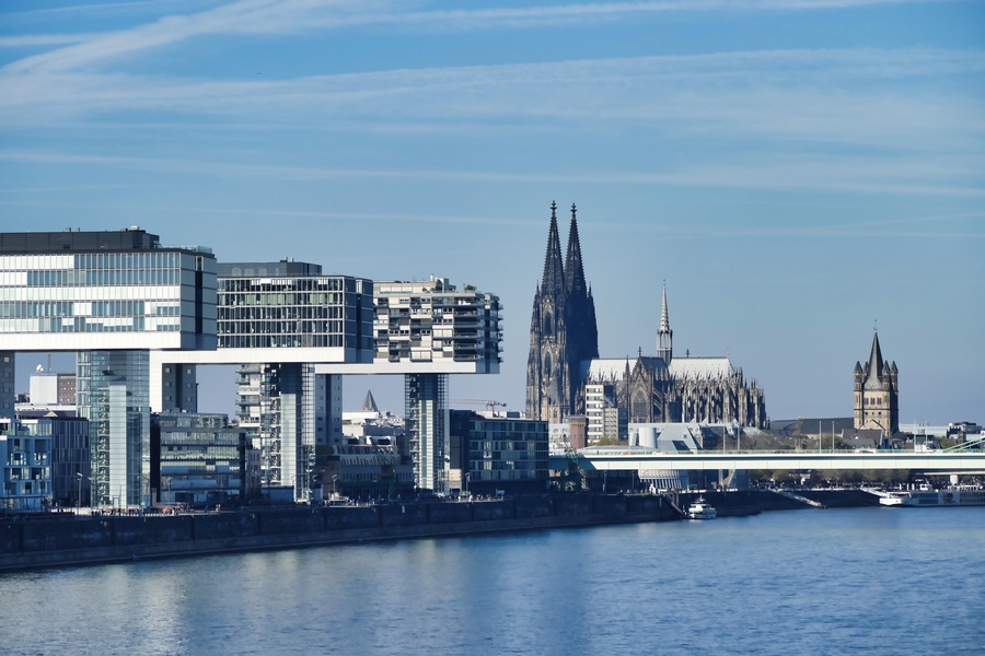 Kranhäuser mit Blick auf den Dom Urbanes Event – Messehallen entfallen