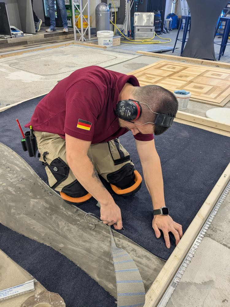  Jan Dirkschnieder trainiert im Janser Technikum für Euroskills 2025