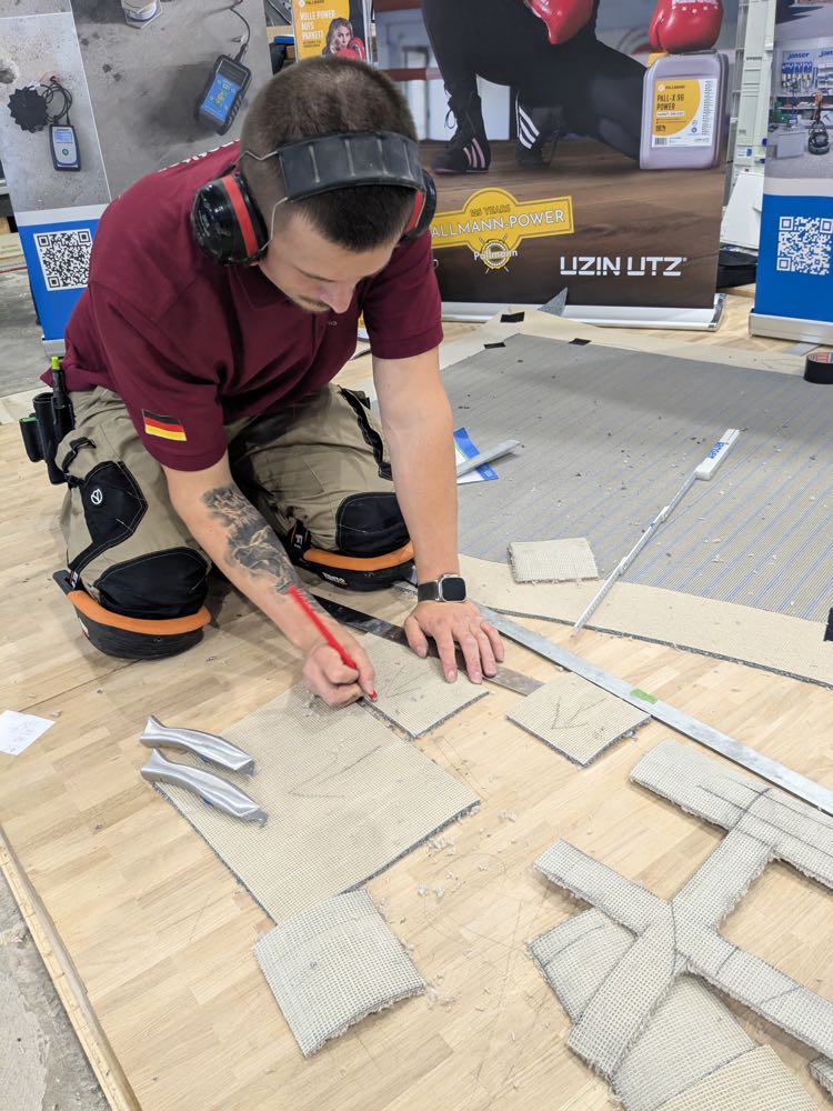  Jan Dirkschnieder trainiert im Janser Technikum für Euroskills 2025
