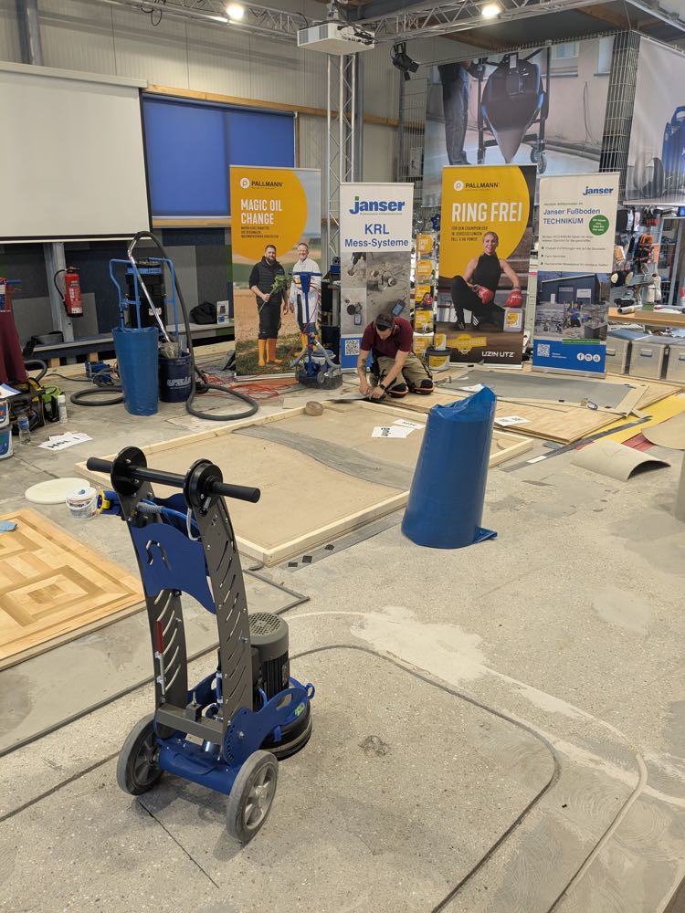  Jan Dirkschnieder trainiert im Janser Technikum für Euroskills 2025