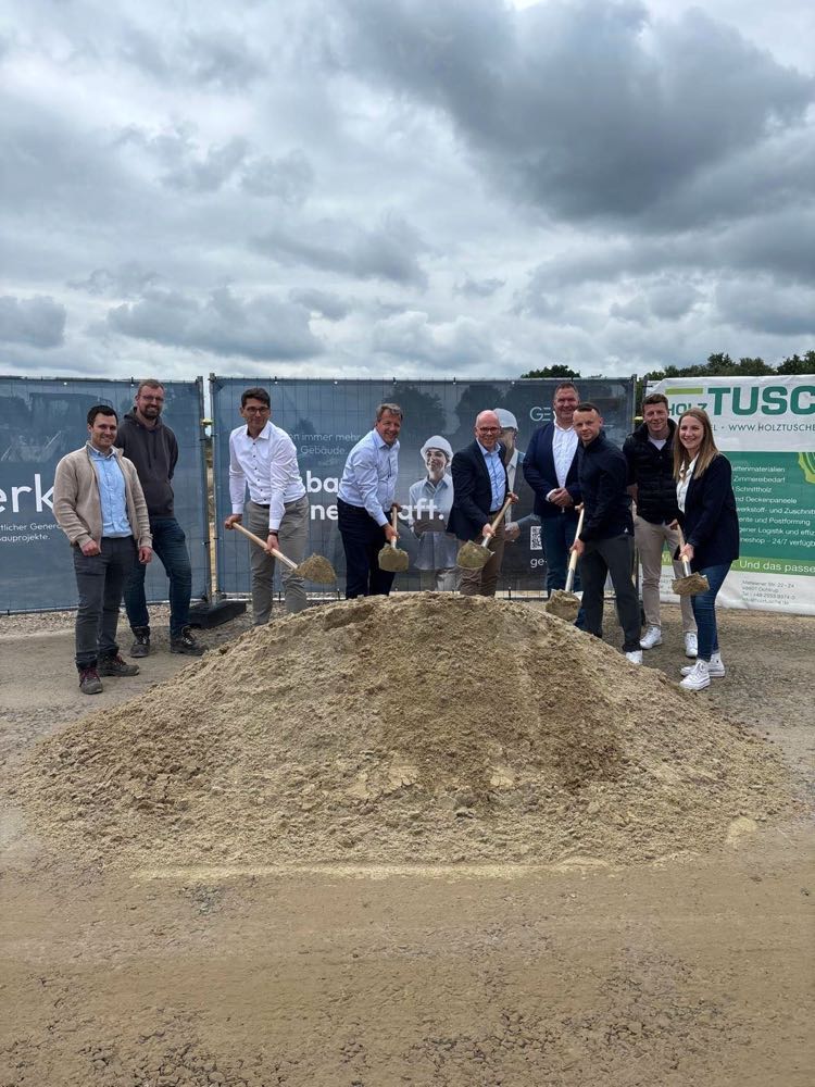 Holz-Tusche: Spatenstich für neuen Standort in Emsbüren