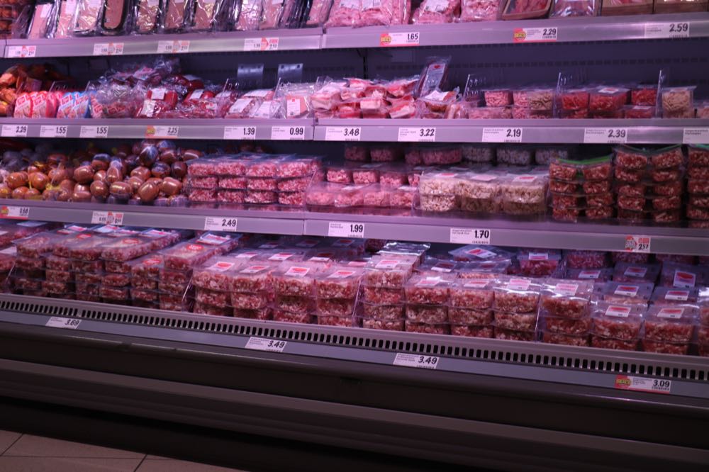 Bis 2030 sollen 60 Prozent der in den Niederlanden verkauften Proteine aus pflanzlicher Herkunft stammen. Niederlande: Fleischwerbung in Supermärkten geht zurück