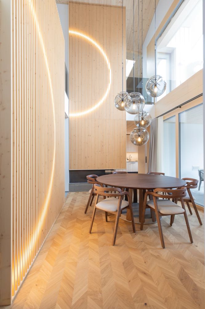  Bauwerk Parkett: Traditionelles Chalet trifft Design