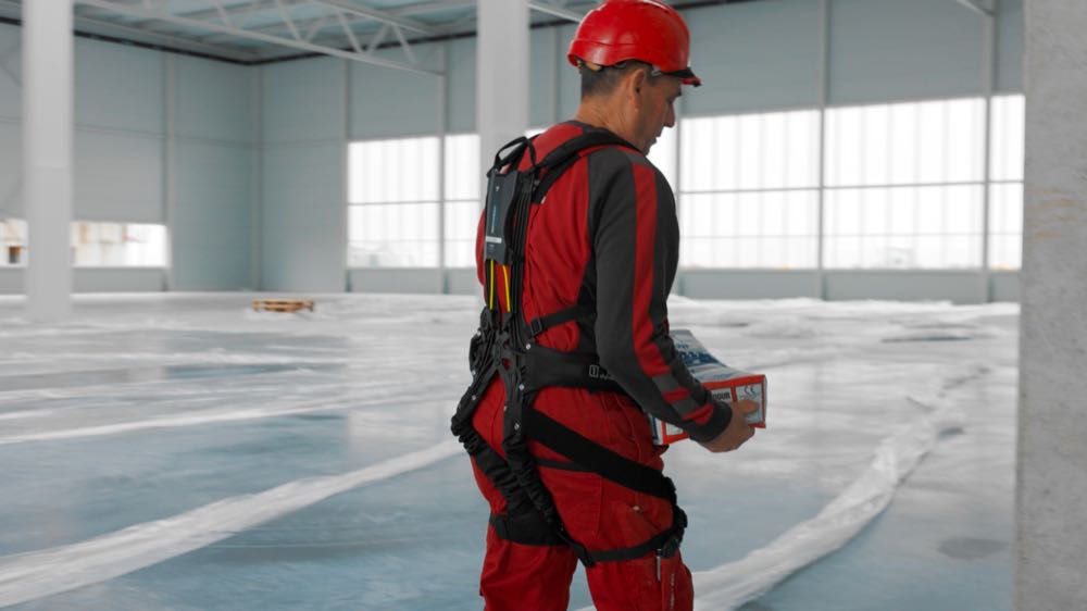  hTRIUS: Rückenschonend arbeiten mit dem BionicBack Exoskelett