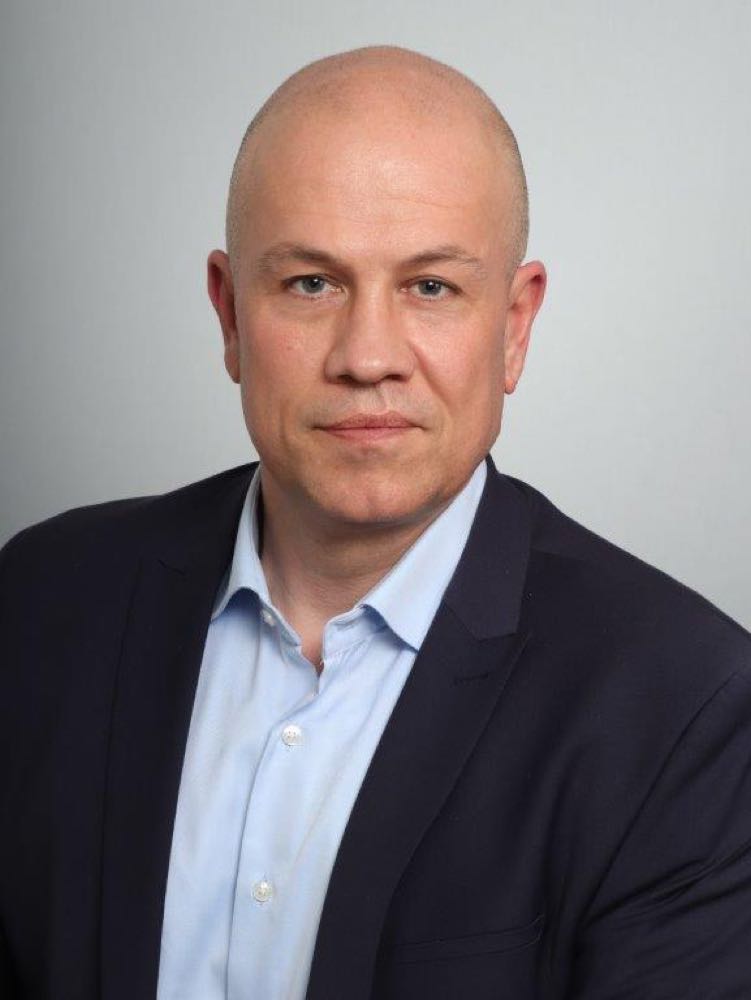 Alexander Piruschka wird Vertriebsleiter und erhält Prokura bei AVO
