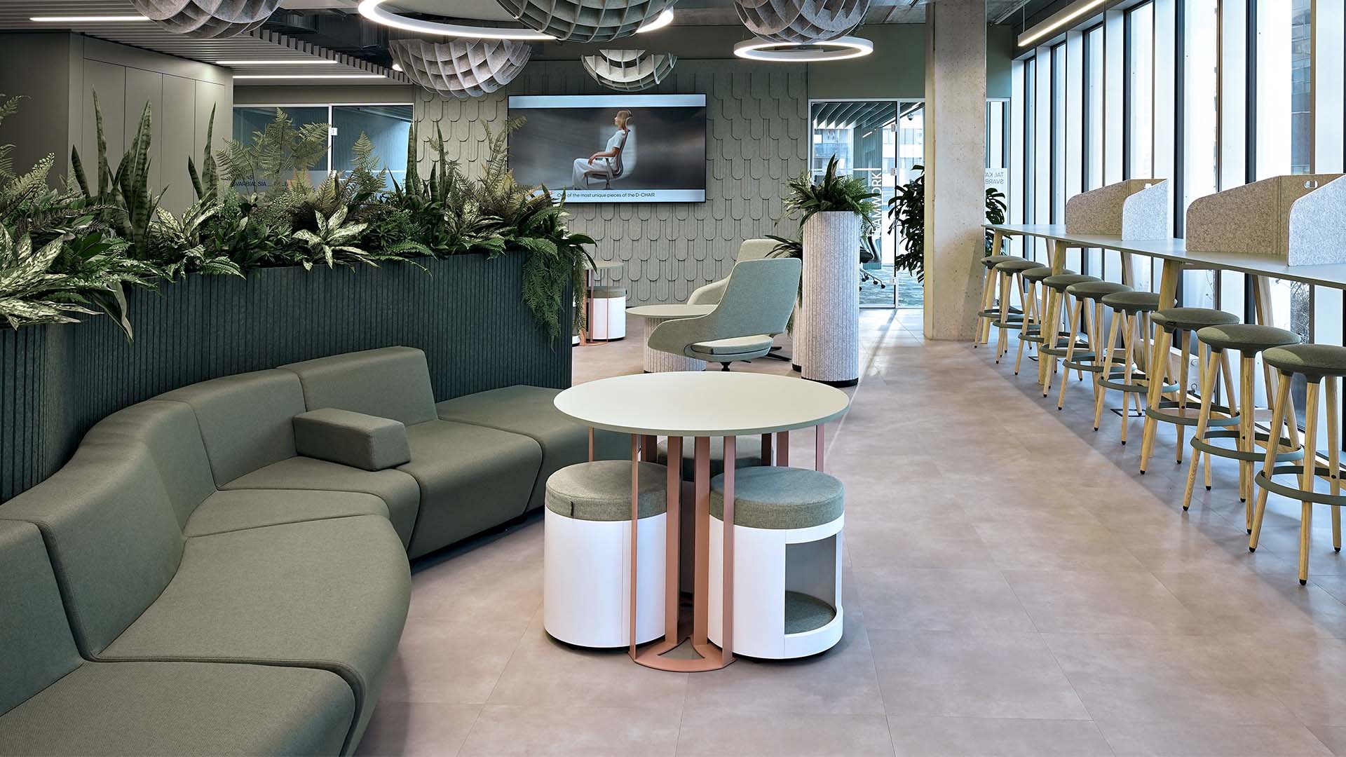 Ob zum Arbeiten oder Meeting - Kunden, Designer, Architekten und Partner sind hier willkommen. Neues Büro in Vilnius