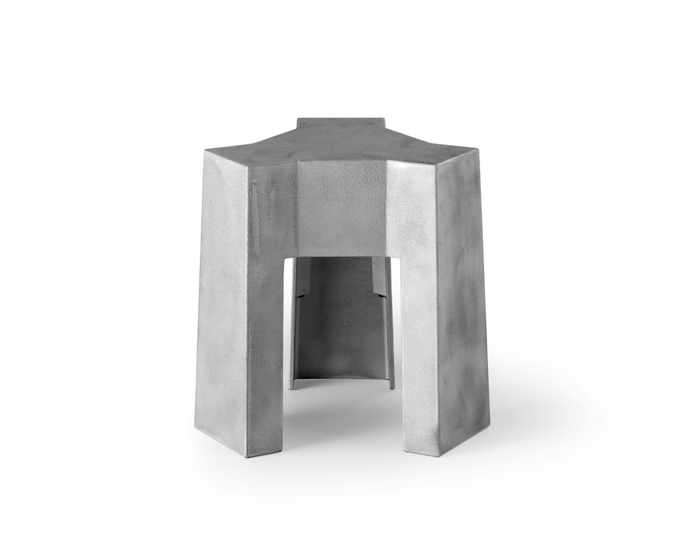 Schönheit des puren Materials: das Aluminium-Objekt „Bram“ „Bram“ – die Kunst des Schichtens