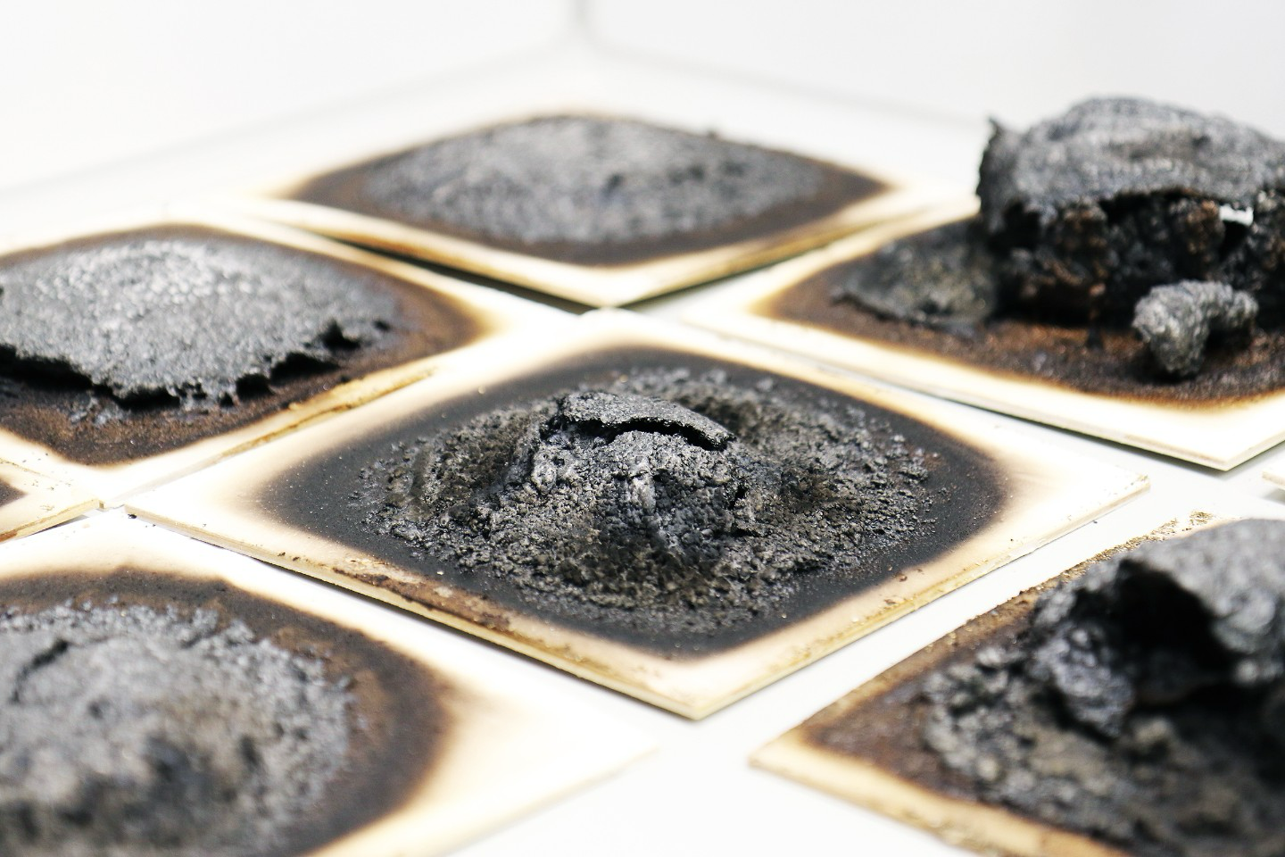 Fraunhofer WKI entwickelt witterungsbeständigen Flammschutz für Holzfassaden