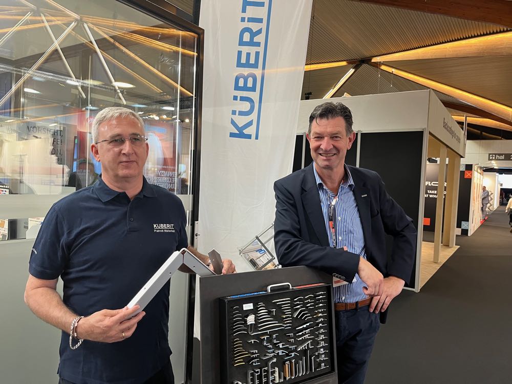 Küberit: Exportleiter Patrick Welscheit und Hilmar Kusmierz, Leiter Business Development Sales. „Hier sind viele Entscheider, die FFD sind hauptsächlich für den Export interessant, auch außerhalb der EU.“ Flanders Flooring Days 2025: Weiter im Aufwind