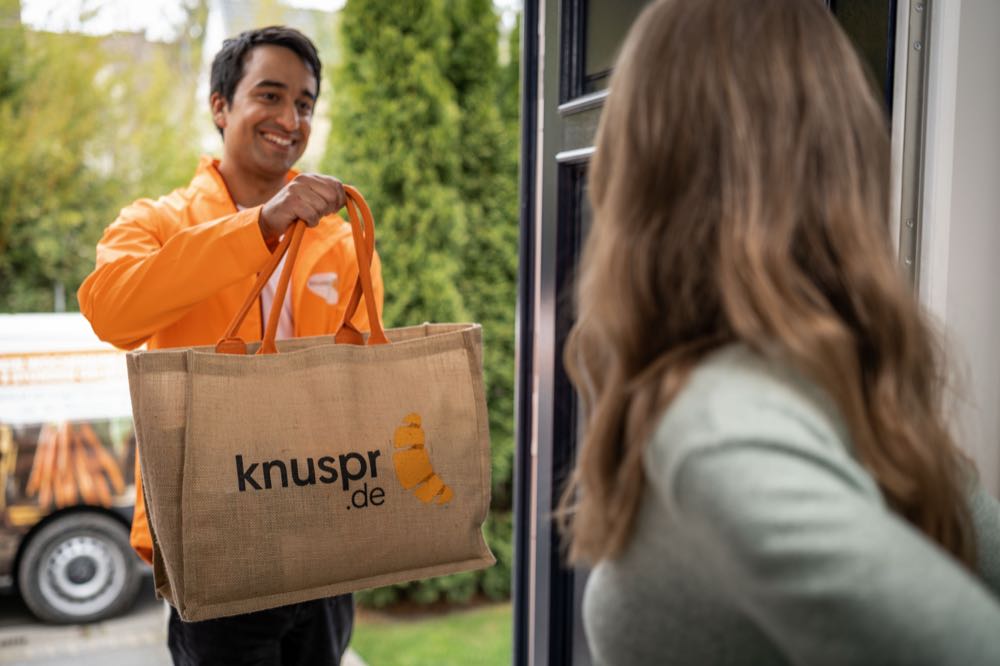 Effizientere Verwaltungsprozesse und neue Lieferpartnerschaften sind der Kern der Kooperation zwischen Knuspr und Markant. Knuspr: Neuer Partner im Markant-Netzwerk